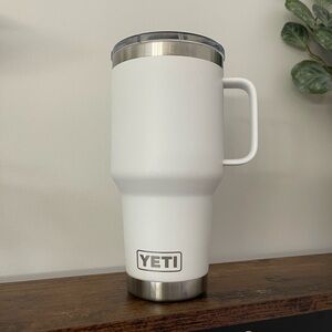 Yeti 30 oz Rambler with Stronghold twist Lid and Handle